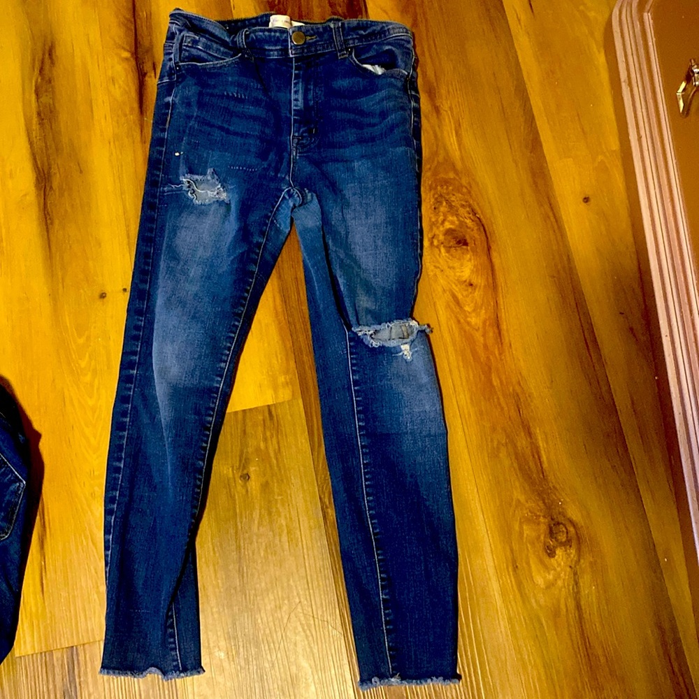 I am selling pants they are from never dream alone they don’t fit me no more